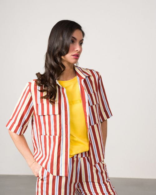 Camisa de manga corta estilo 'retro' en viscosa de rayas