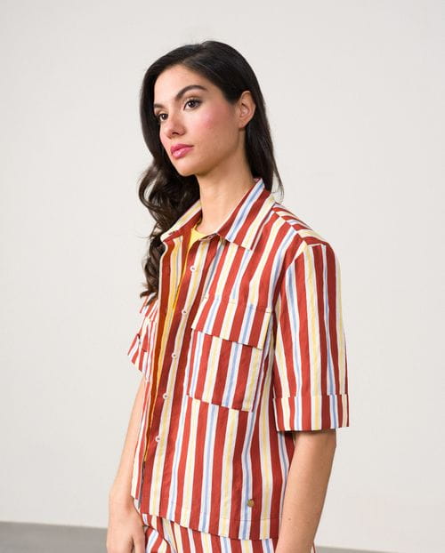 Camisa de manga corta estilo 'retro' en viscosa de rayas