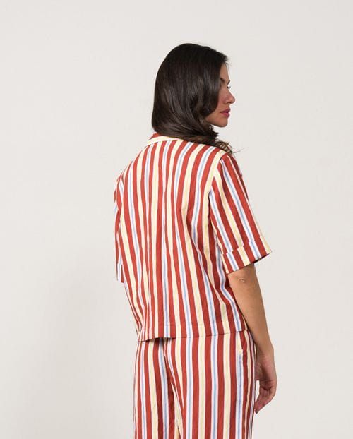 Camisa de manga corta estilo 'retro' en viscosa de rayas