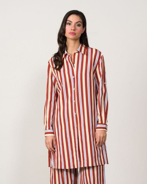 Long stripped blouse with adjustable sleeves and side vents
