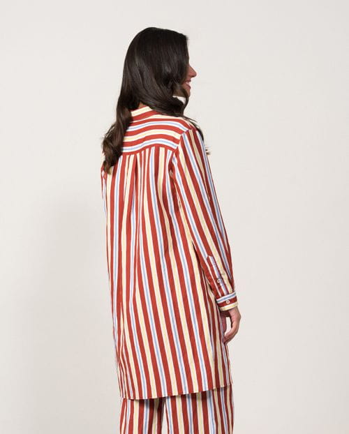 Long stripped blouse with adjustable sleeves and side vents