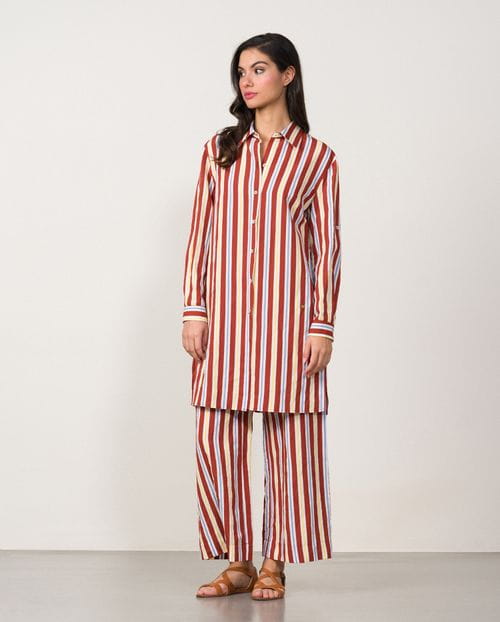 Long stripped blouse with adjustable sleeves and side vents