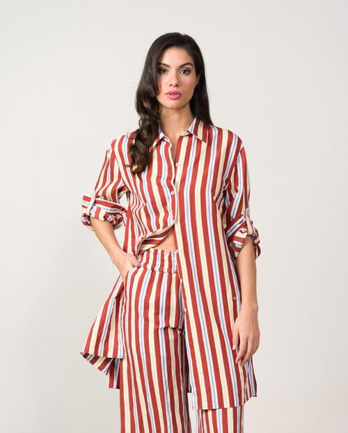 Long stripped blouse with adjustable sleeves and side vents