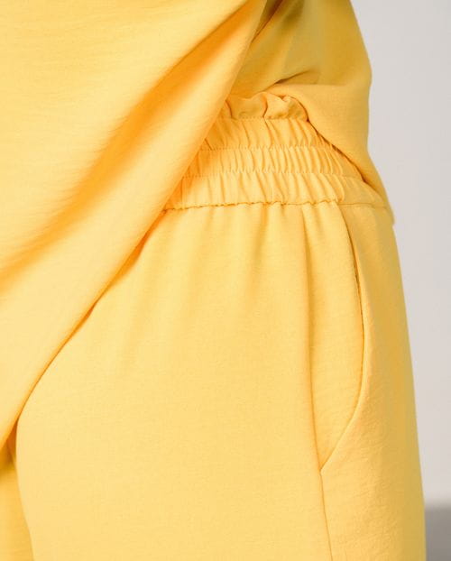 Pantalón tobillero de pierna ancha y cintura elástica