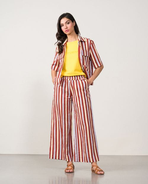 Pantalón tobillero de pierna ancha y cintura elástica en rayas estilo 'retro'