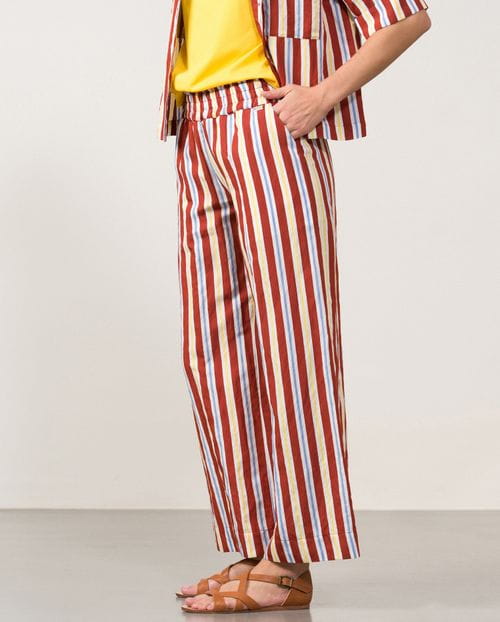 Pantalón tobillero de pierna ancha y cintura elástica en rayas estilo 'retro'