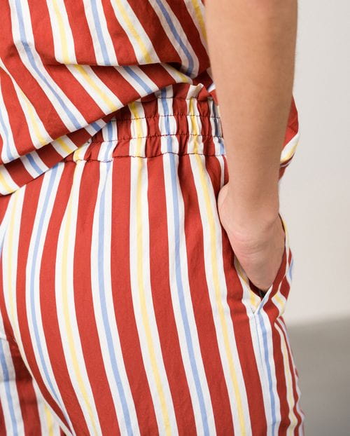 Pantalón tobillero de pierna ancha y cintura elástica en rayas estilo 'retro'