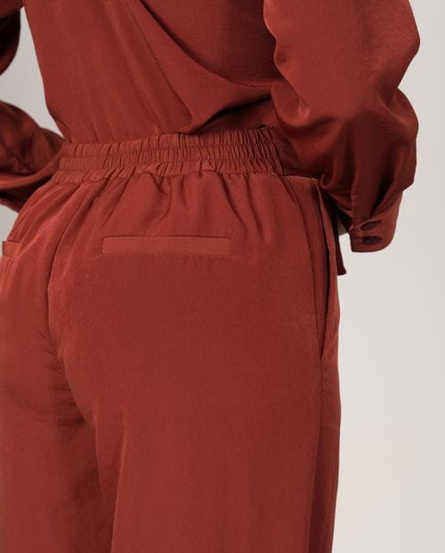 Pantalón ancho fluido de cintura elástica