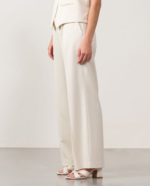 Pantalón ancho de pinzas en raya diplomática de hilo metalizado