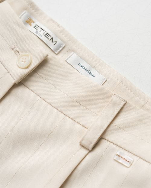 Pantalón ancho de pinzas en raya diplomática de hilo metalizado