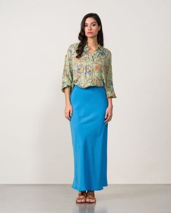 Midi skirt with elastic waist made of semi-satined fabric