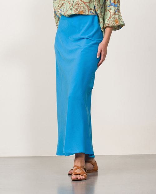 Midi skirt with elastic waist made of semi-satined fabric