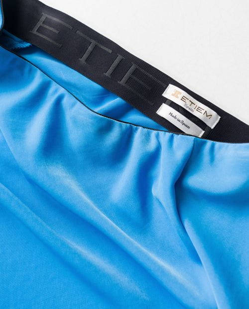 Midi skirt with elastic waist made of semi-satined fabric