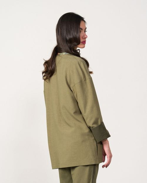 Dropped shoulder jacket with 'V' neckline in linen-viscose fabric