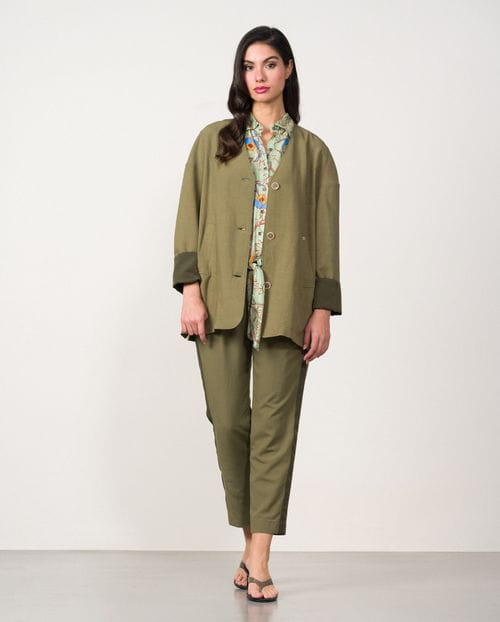 Dropped shoulder jacket with 'V' neckline in linen-viscose fabric