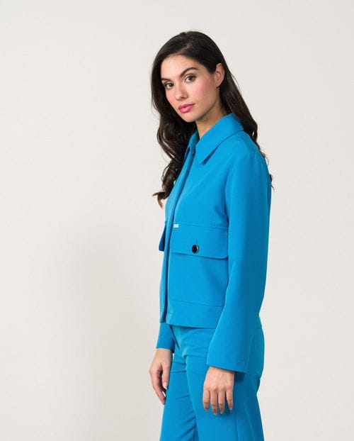 Cropped boxy design jacket with patch pocket with metallic buttons