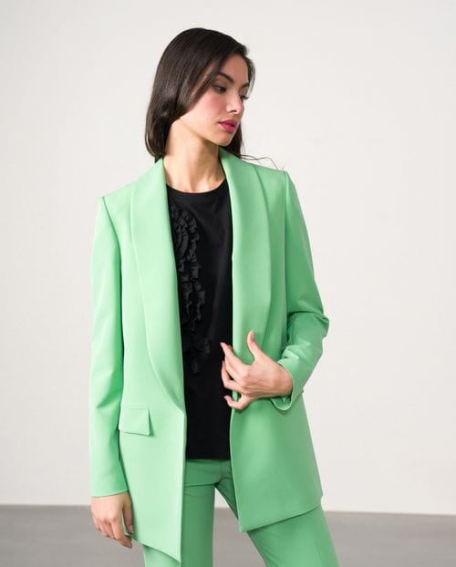 Americana larga de cuello esmoquin