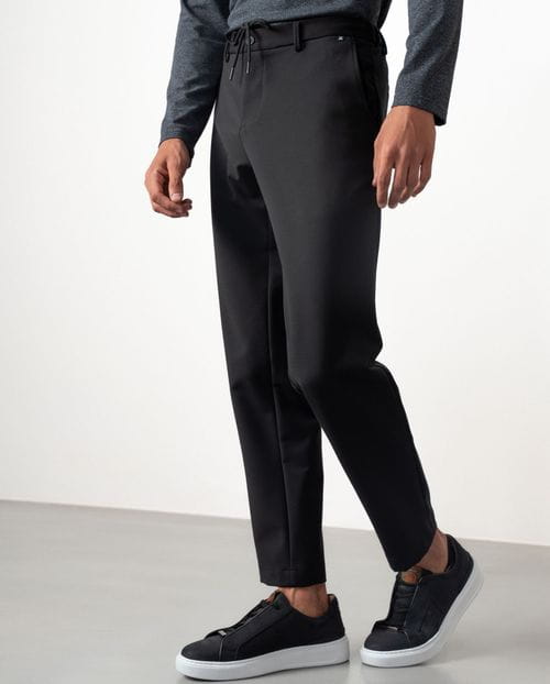 Pantalón sport de cordón y goma en la cintura en tejido de punto técnico