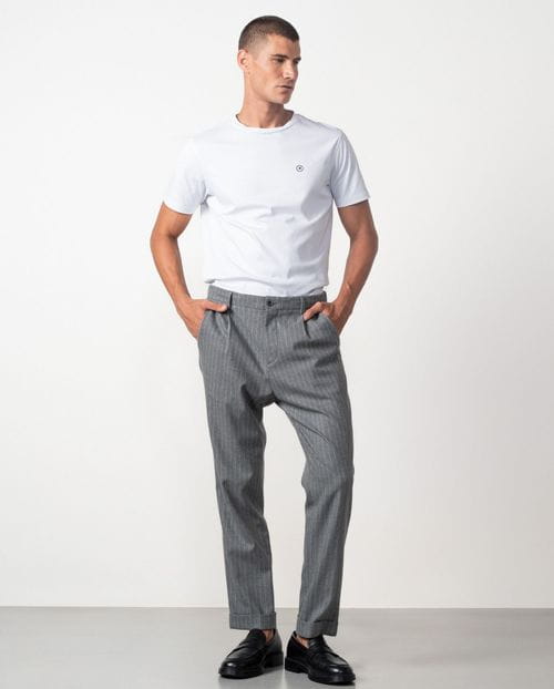 Pantalón de una pinza con cordón y goma en la cintura en franela ligera de raya diplomática