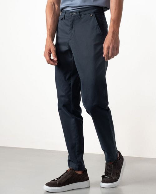 Pantalón sport slim fit en twill elástico de algodón