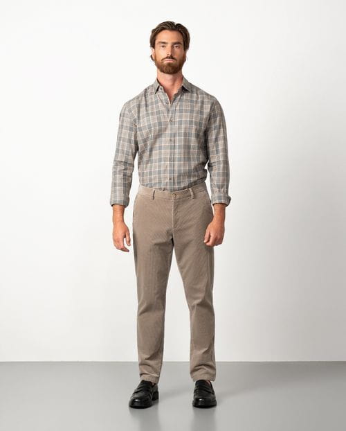 Trousers with drawstring and elastic waistband made of flexible corduroy