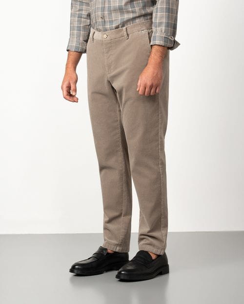 Trousers with drawstring and elastic waistband made of flexible corduroy