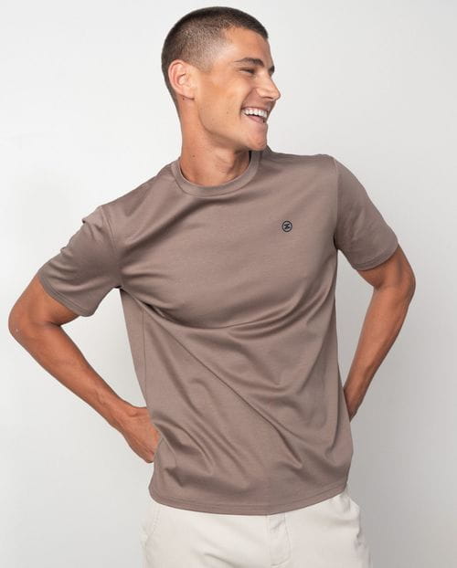 Camiseta de manga corta en algodón `efecto empolvado´ y con logo Etiem engomado