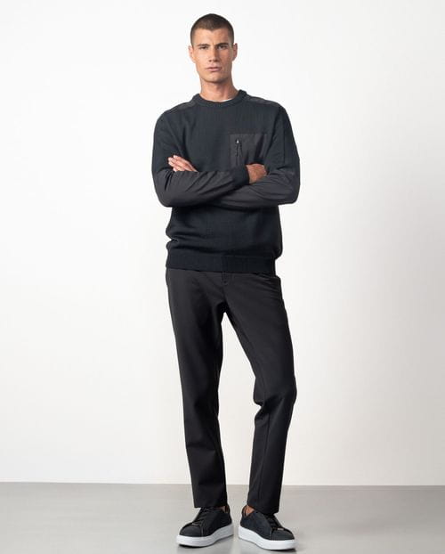 Jersey de cuello redondo combinado con bolsillo, hombros y coderas de tejido técnico