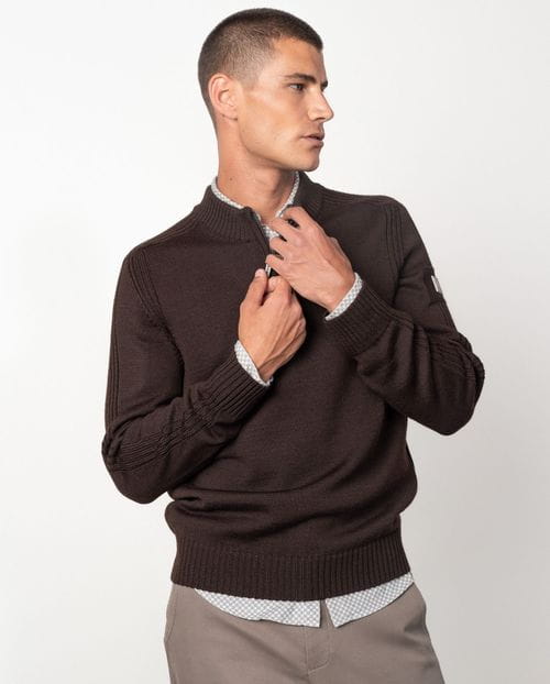 Jersey liso de cuello alto con cremallera combinado con canalés