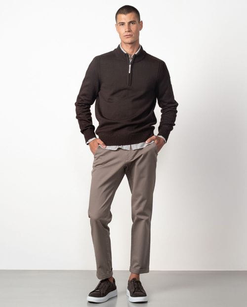 Jersey liso de cuello alto con cremallera combinado con canalés