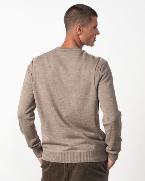 Round-neck knit pullover with long sleeves and combined structure