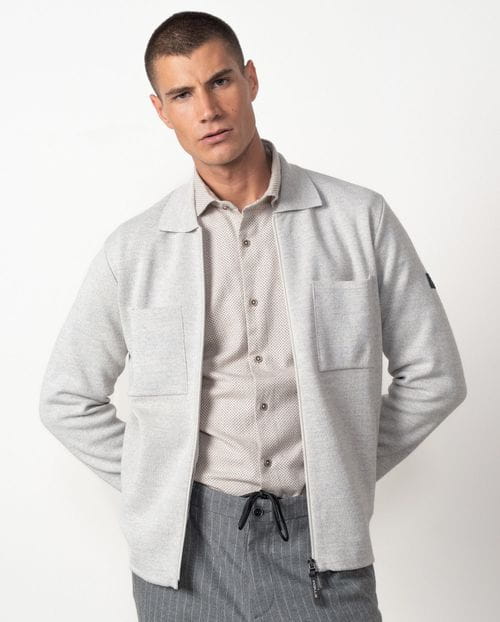 Chaqueta-cazadora en punto cerrojillo con cremallera y cuatro bolsillos