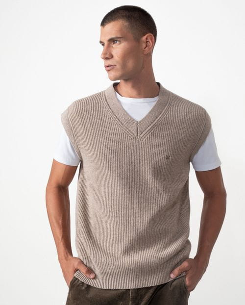 Chaleco de cuello pico en punto tricot acanalado con cenefas anchas