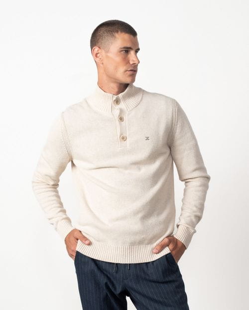 Jersey de cuello alto con cierre de botones y pequeños canalés de fantasía