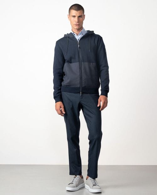 Chaqueta-cazadora combinada de punto y tejido técnico, con capucha y cremallera