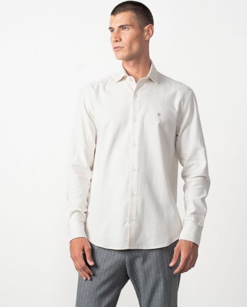 Camisa sport relaxed fit en un tejido de villela liso