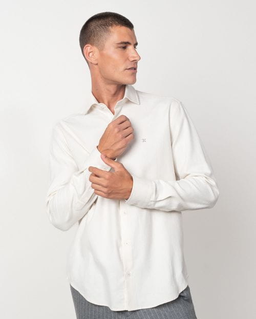 Camisa sport relaxed fit en un tejido de villela liso