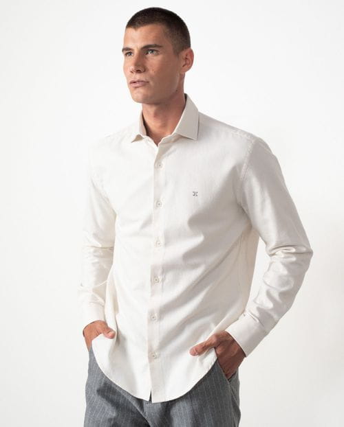 Camisa sport relaxed fit en un tejido de villela liso
