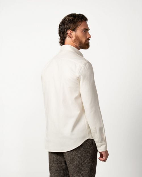 Relaxed fit sport shirt in a plain twill fabric