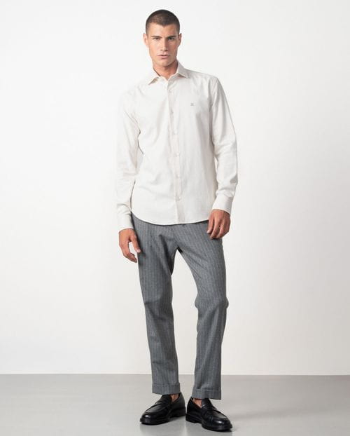 Camisa sport relaxed fit en un tejido de villela liso