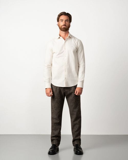 Relaxed fit sport shirt in a plain twill fabric