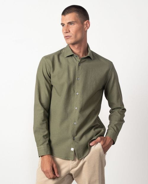 Camisa sport relaxed fit en un tejido de microestructura tintado