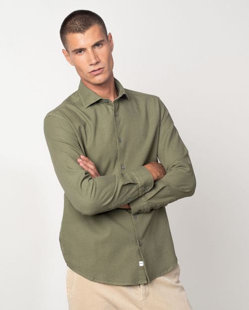 Camisa sport relaxed fit en un tejido de microestructura tintado