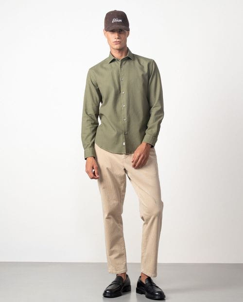 Camisa sport relaxed fit en un tejido de microestructura tintado