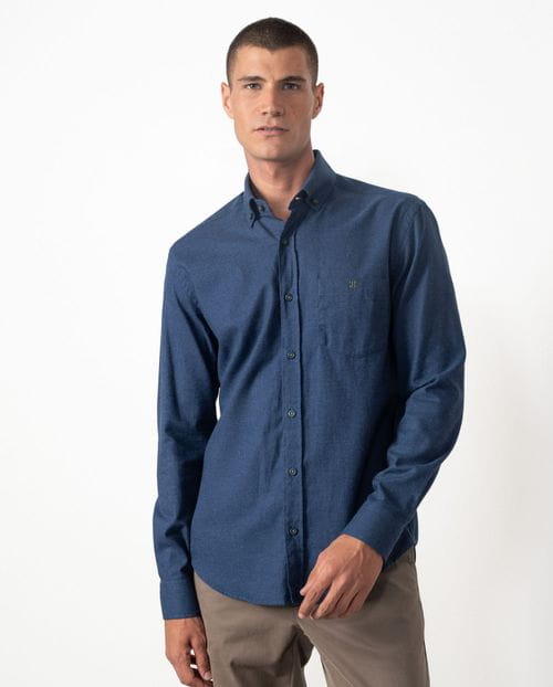 Camisa sport regular fit en franela de algodón y botón en el cuello