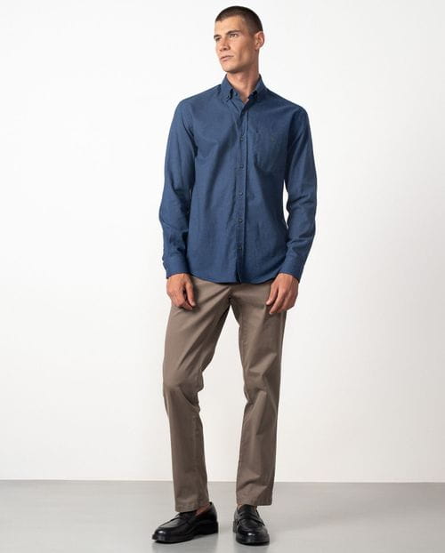 Camisa sport regular fit en franela de algodón y botón en el cuello
