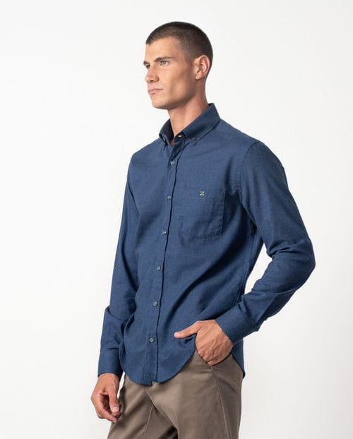 Camisa sport regular fit en franela de algodón y botón en el cuello