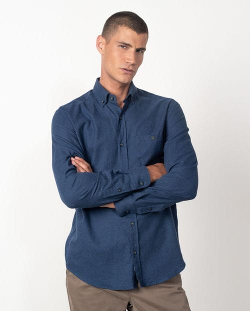 Camisa sport regular fit en franela de algodón y botón en el cuello