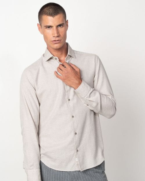 Camisa sport slim fit en microestampado de algodón