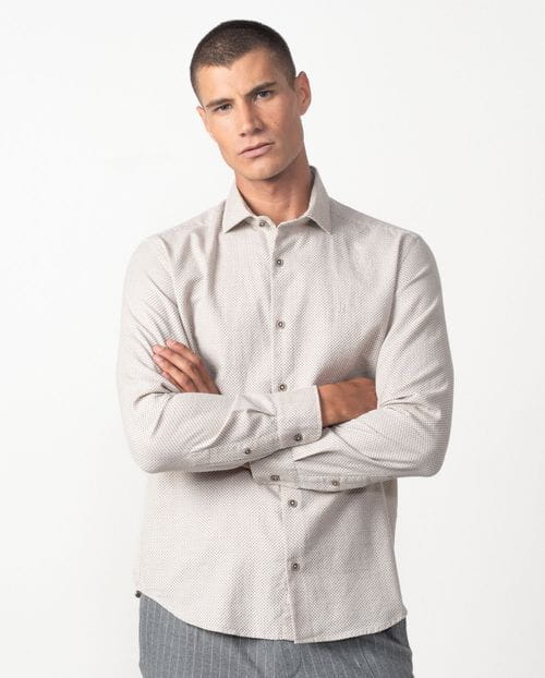 Camisa sport slim fit en microestampado de algodón